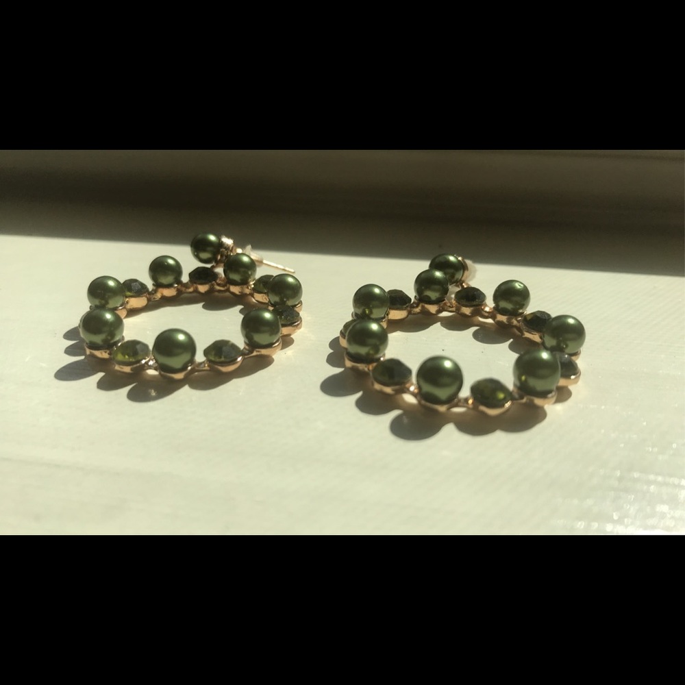 HOOP EARRINGS ROUND GREEN GOLDEN  CRYSTALS NEVER WORN COME WITH BOX